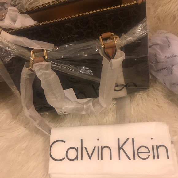 Calvin Klein Crossbody Handbag - Picture 4 of 8
